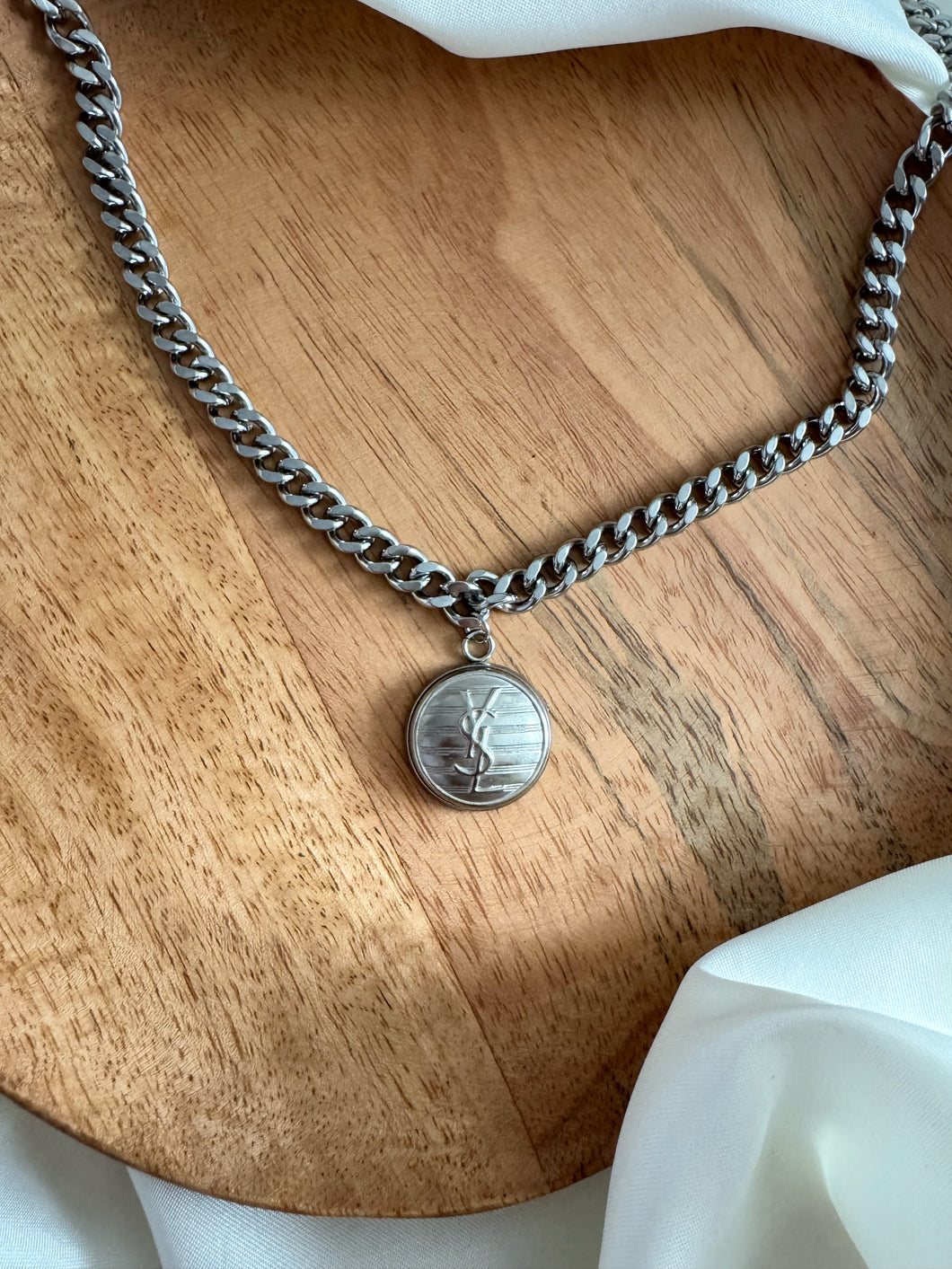 Collier MANY