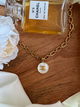 Charger l'image dans la galerie, Collier HOLY
