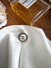 Charger l&#39;image dans la galerie, Broche CHELSEA
