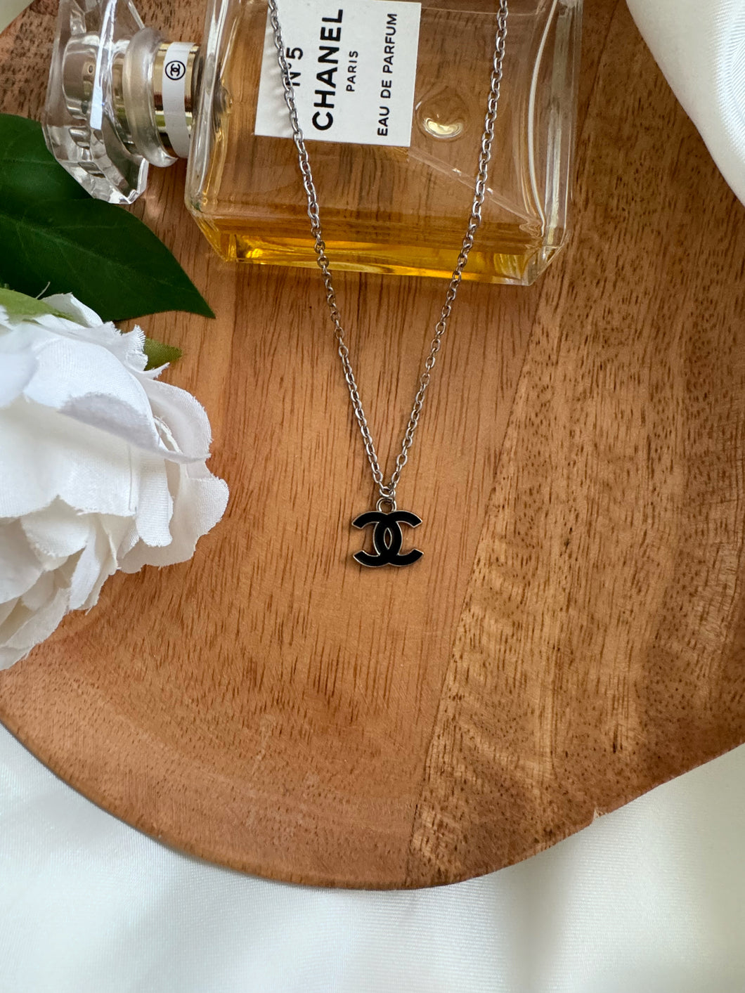 Collier JAKE