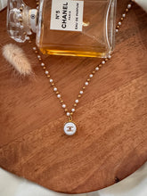 Charger l'image dans la galerie, Collier HOLY
